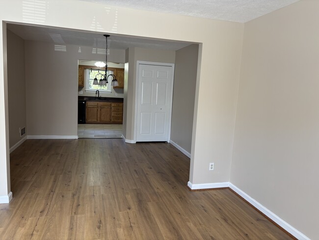 Building Photo - 203 Apple Blossom Ln