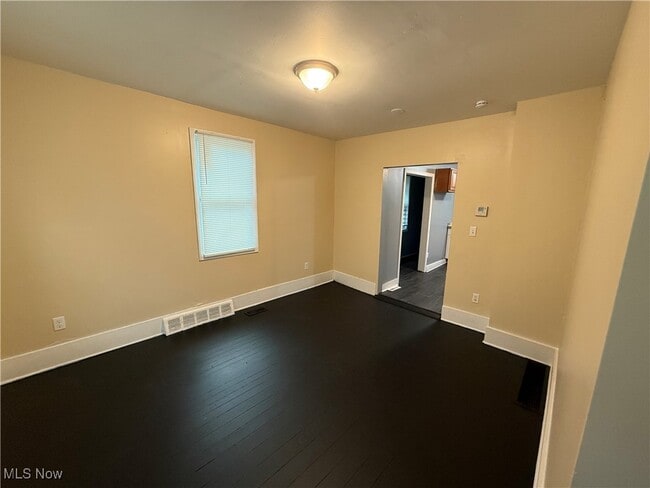 Building Photo - 3152 W 46th St