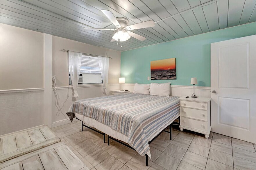 Building Photo - 3018 Gulf Dr
