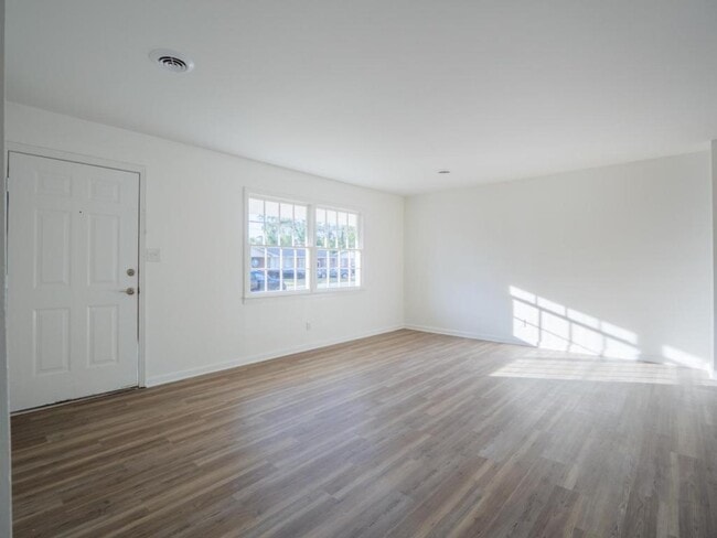 Building Photo - 2323 Frederick Pl