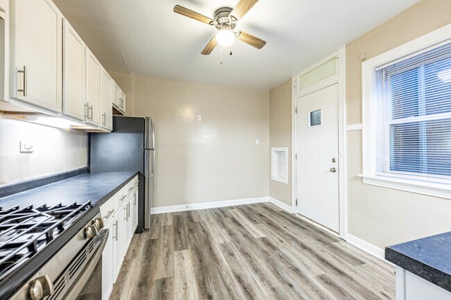 Building Photo - 8401 S Paulina St