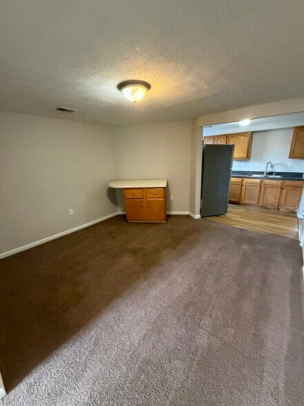 Building Photo - 618 Maplewood Ave