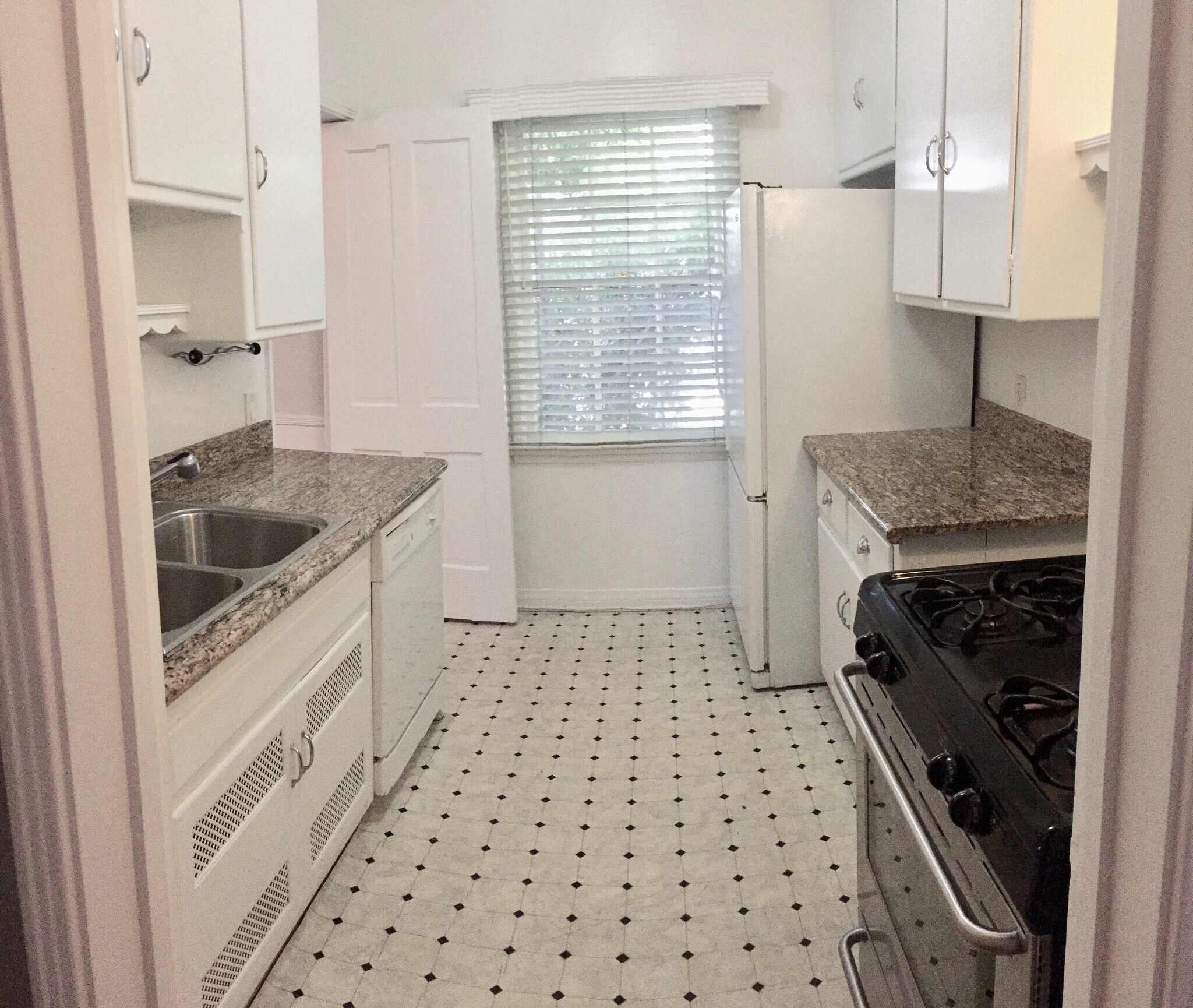 Building Photo - 112 N Edgemont St