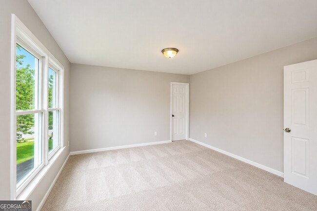 Building Photo - 3380 Maple Terrace Dr