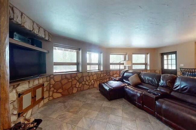 Building Photo - 160 County Rd 6236