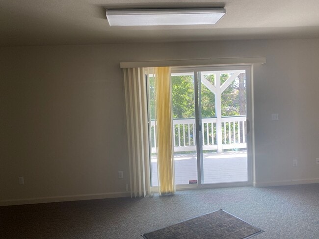 Building Photo - Beautiful Lakefront Home in the Vineyard! 55+ community