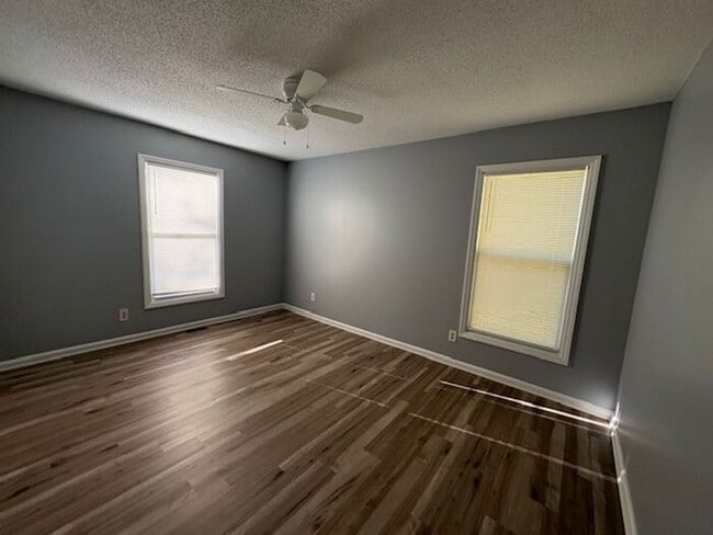 Building Photo - Recently Updated 3 Bedroom 1 Bath Home in ...