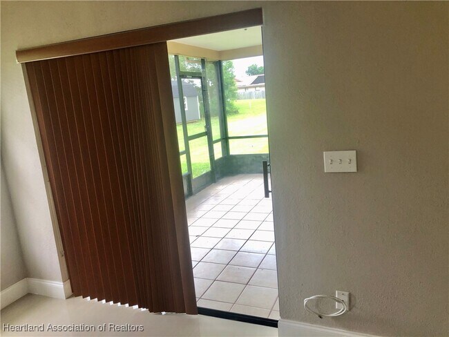 Building Photo - 4615 Lake Haven Blvd