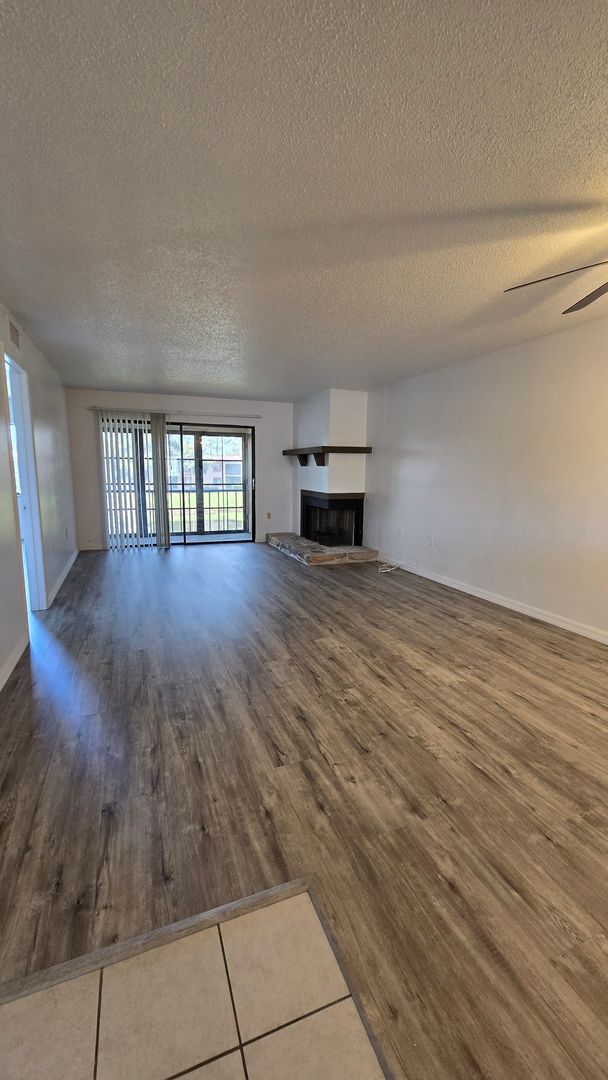 Building Photo - Nice 2/2 in the Gated East Lake Woodlands community