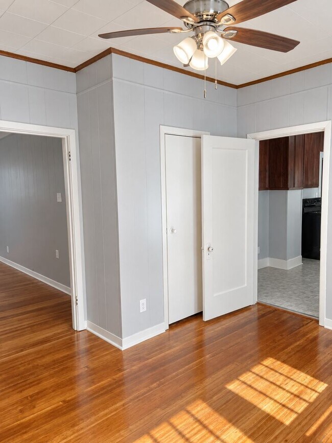 Building Photo - 349 Jeanette St