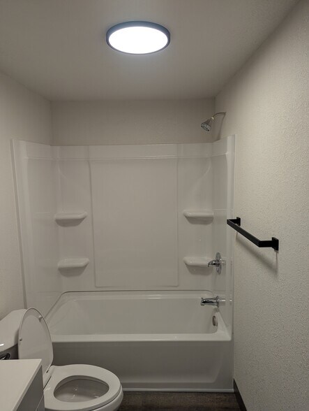 Brand new shower/tub combo - 2313 Drake Park Ave