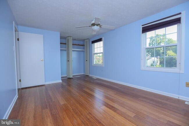 Building Photo - 4328 Hallfield Manor Dr