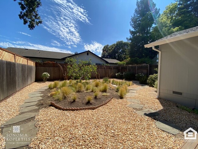 Building Photo - Charming 2bd/2ba House in Downtown Sonoma!