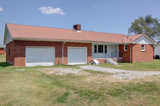 Building Photo - 104 W McReynolds Dr