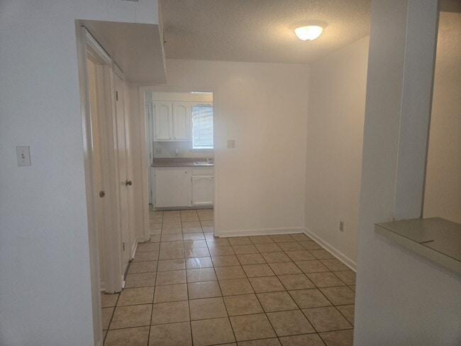 Building Photo - 115 Oak Ridge Ave