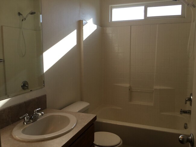 Building Photo - Beautiful & Spacious Four Bedroom Meridian Home!!!