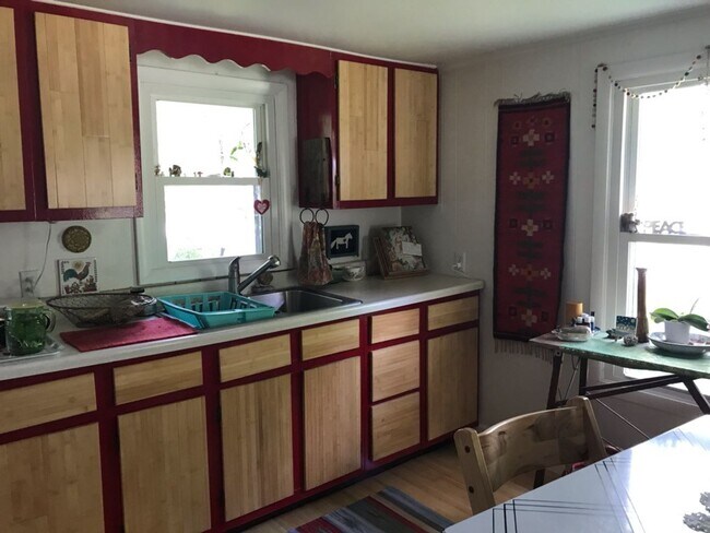 Building Photo - Large Four Bedroom Farmhouse in Chelsea!