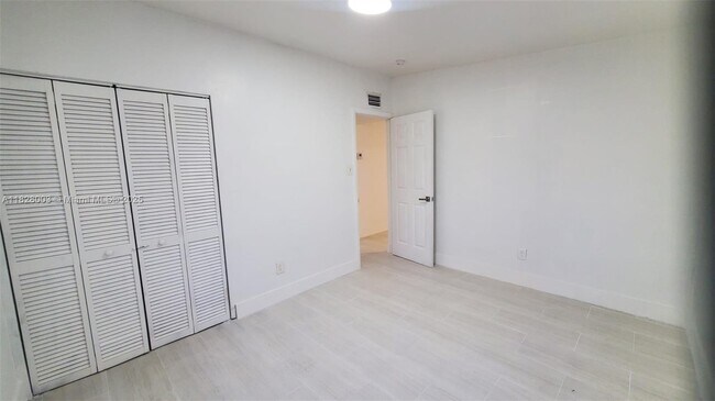 Building Photo - 841 NW 12th Ave