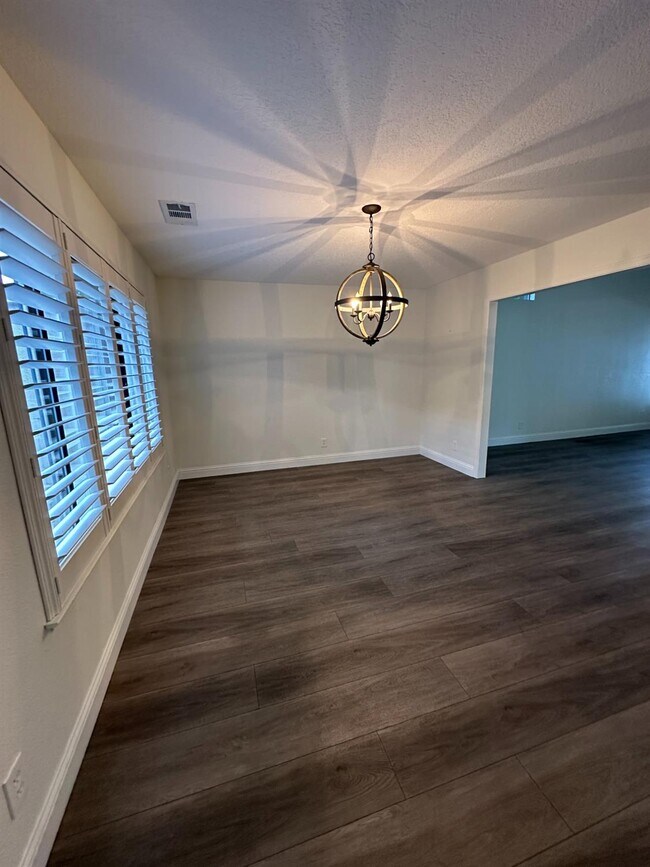 Building Photo - 6201 N West Ave