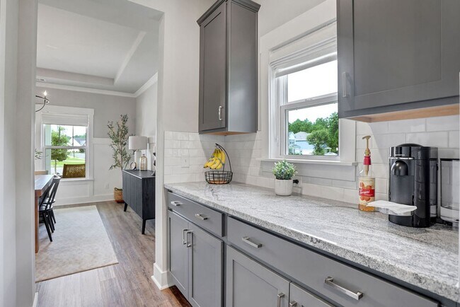 Building Photo - Spacious 4 bedroom 3 bath home with loft