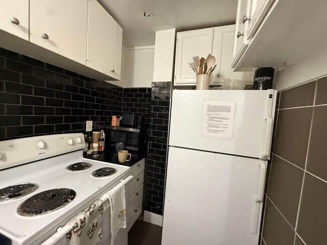 Building Photo - 68 E 200 S