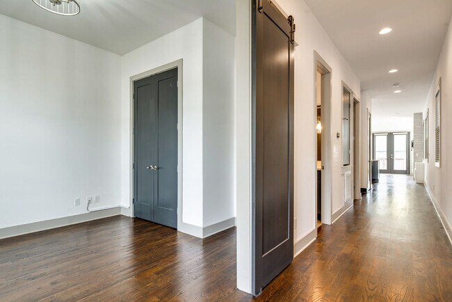 Building Photo - 336 Vivelle Ave