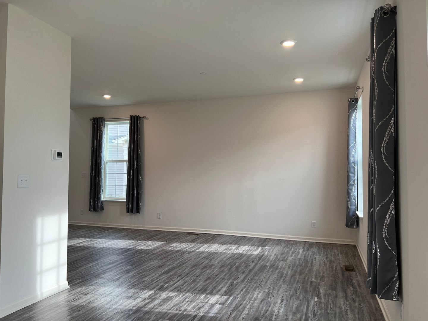 Building Photo - 1231 Hawk Hollow Dr