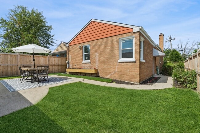 Building Photo - 4725 Thatcher Ave