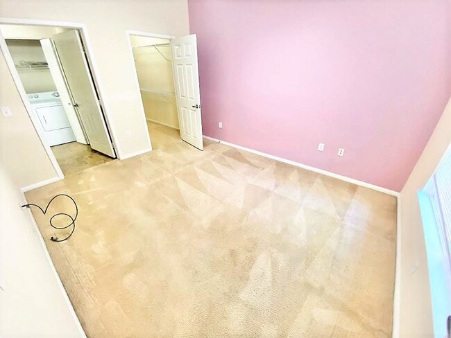 Building Photo - COZY ONE BEDROOM CONDO IN GUARD GATED COMM...