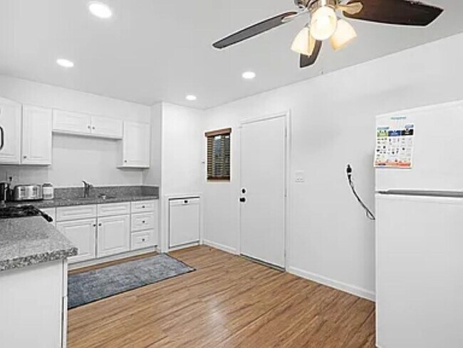 Building Photo - Charming 2-Bedroom Home in Prime 92117 Loc...