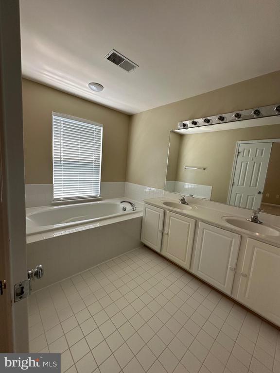 Building Photo - 12840 Marblestone Dr