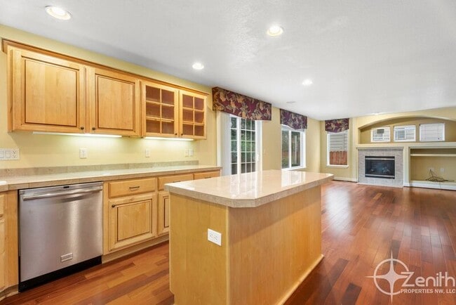 Building Photo - 2903 NE 184th Ave