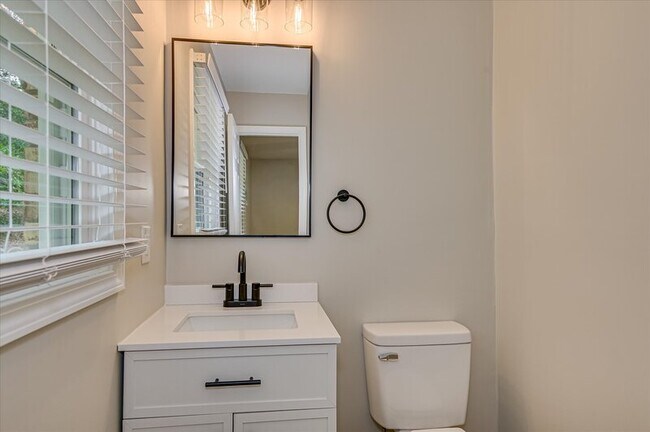 Building Photo - 304 Coral Way