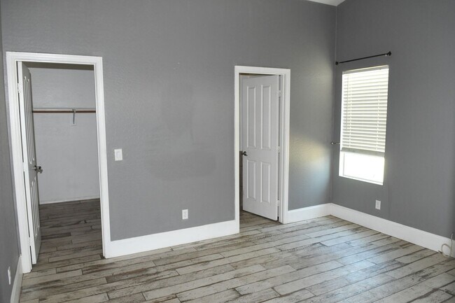 Building Photo - 13950 W Maui Ln