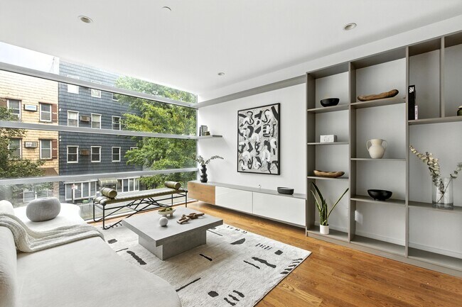 Building Photo - 152 Withers St