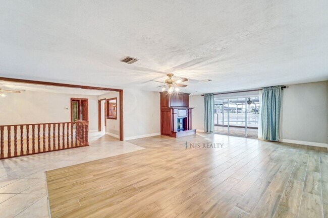 Building Photo - 5060 Porpoise Pl
