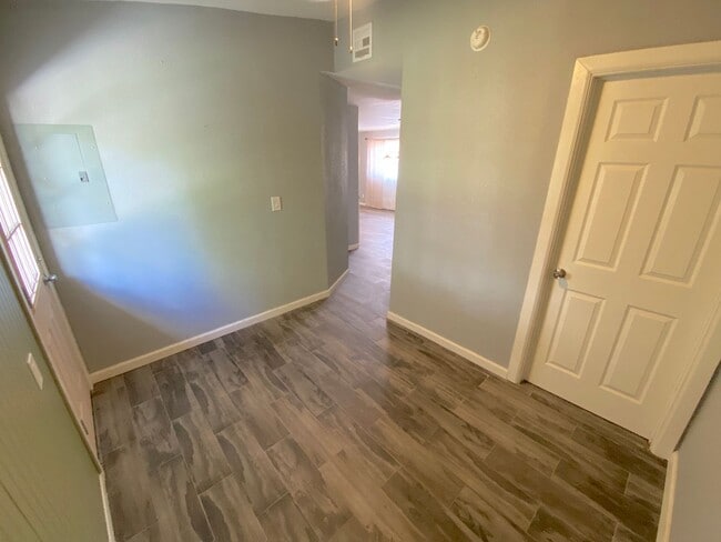 Building Photo - West El Paso 4 bed/2 Bath refrig A/C Home!