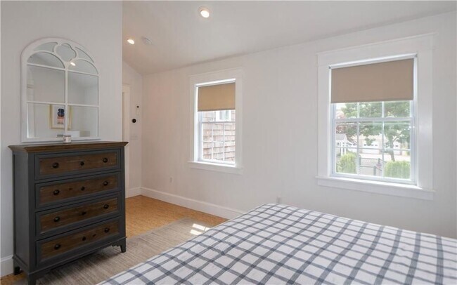 Building Photo - 122 Ruggles Ave