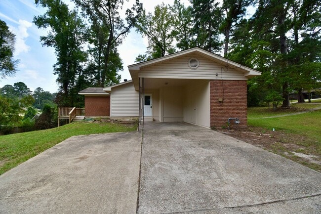 Building Photo - 3 Bed 2 Bath in Ruston!