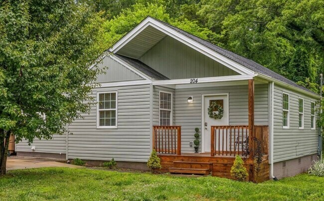 Building Photo - 204 N Bellemeade Ave