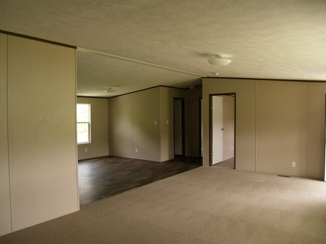 Building Photo - 162 Brandenburg Dr