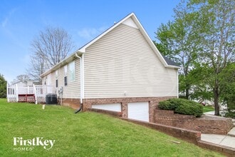 Building Photo - 422 Twin Valley Dr