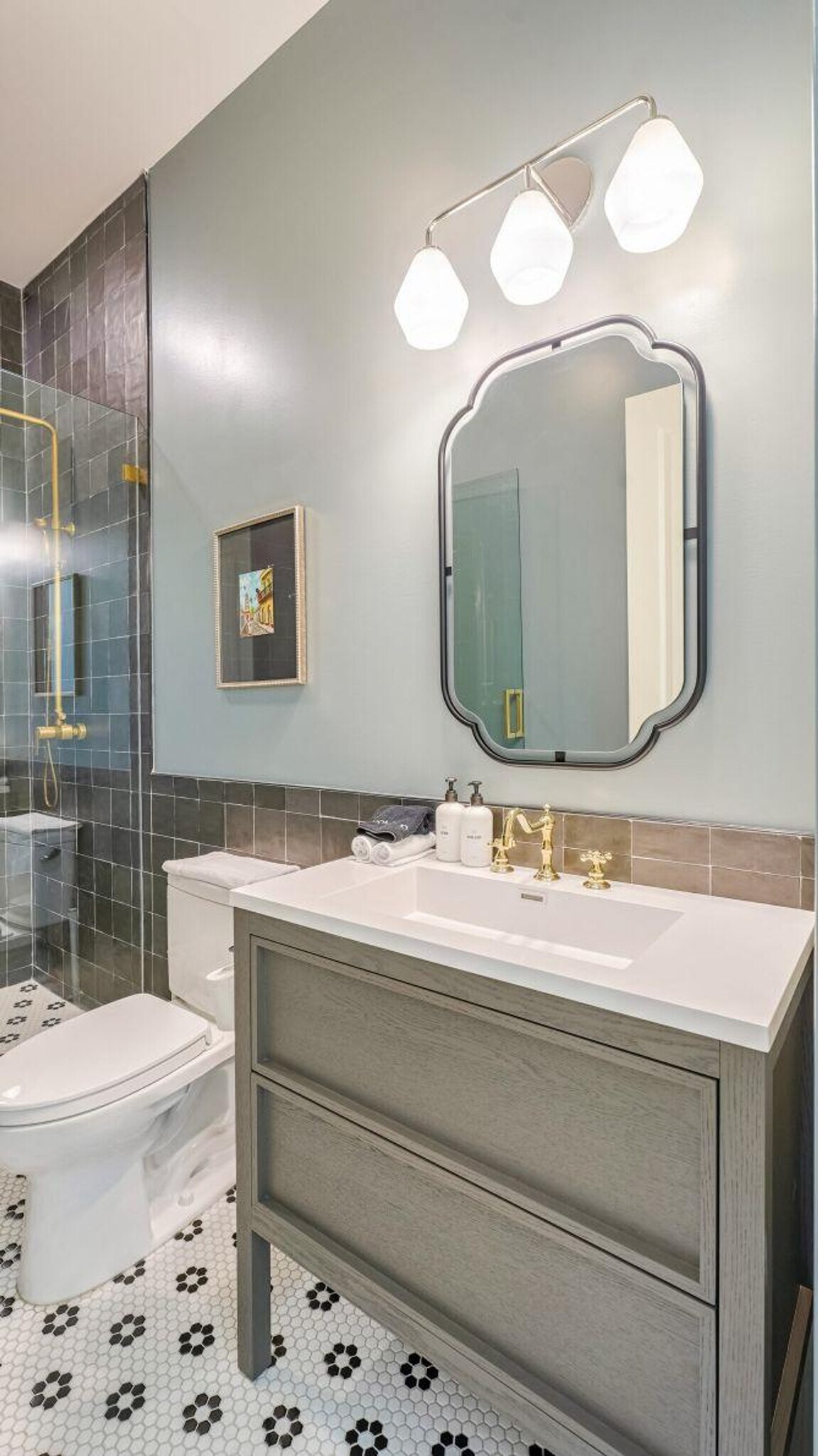 Building Photo - 604 Baronne St