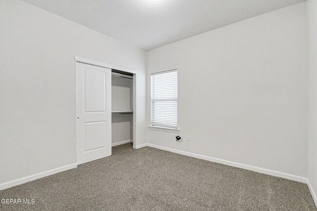 Building Photo - 5913 Ruidoso Downs St