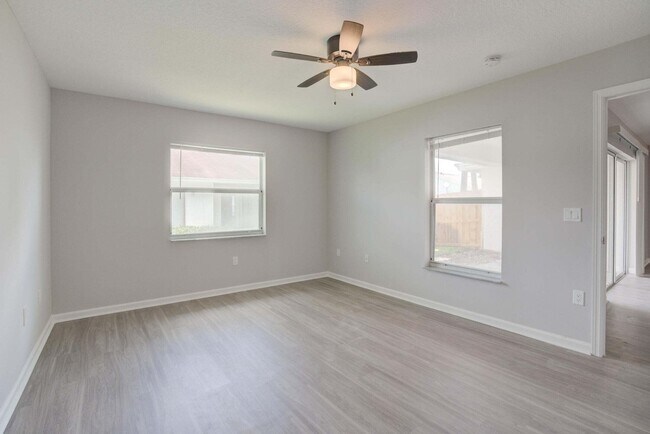 Building Photo - 9242 Roan Ln