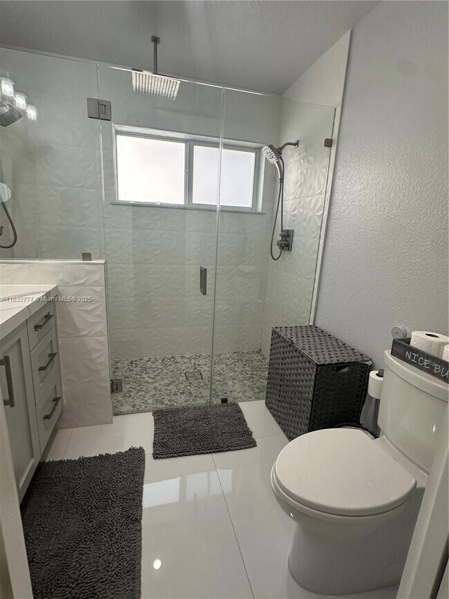 Building Photo - 541 SW 89th Ct