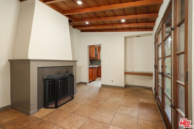 Building Photo - 2587 S Westgate Ave