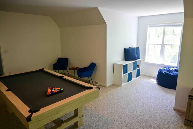 Building Photo - 180 Ruggles Rd