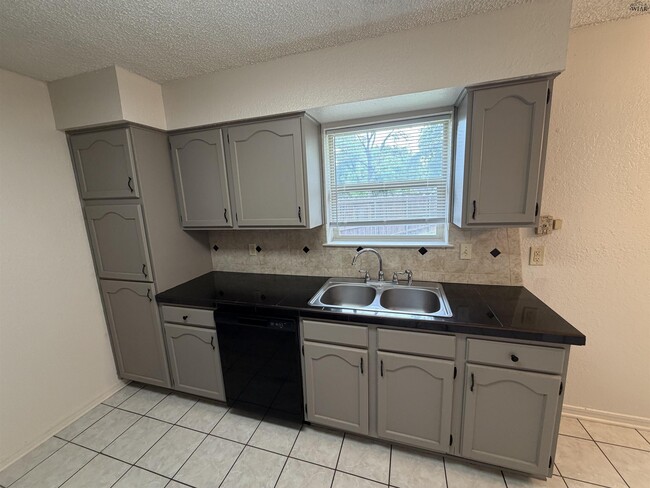 Building Photo - 4830 Lovers Ln