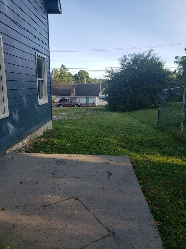 Building Photo - 224 Lamont St